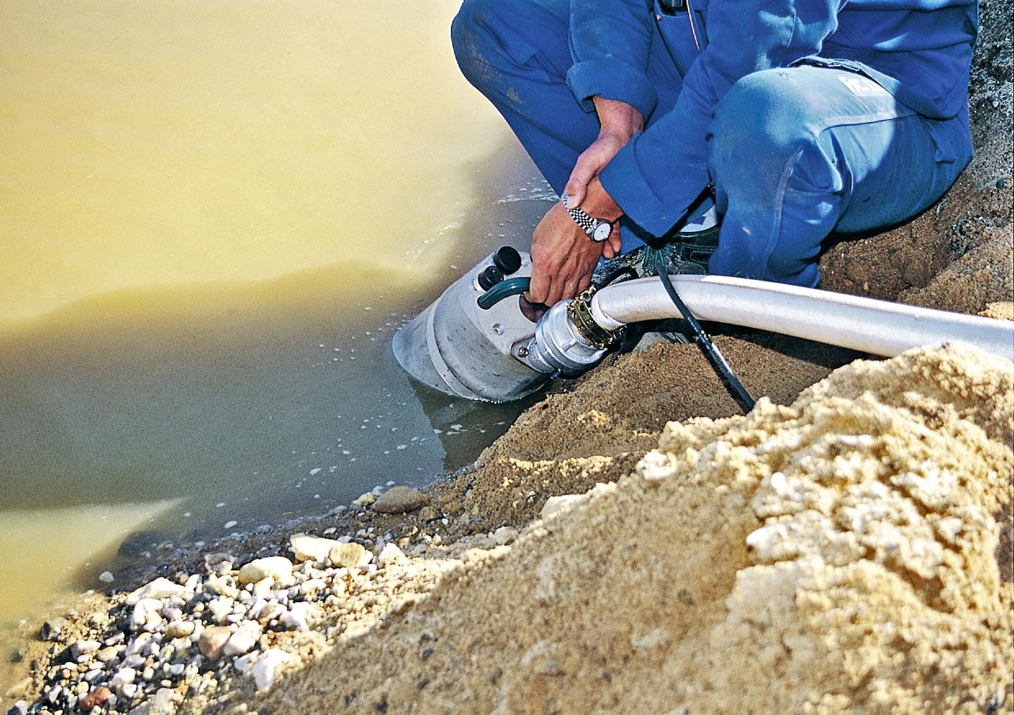 Можно ли откачивать грязную воду малышом