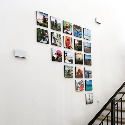 Оформление стены фотографиями: дизайн, расположение, тематика, фото в интерьере комнат