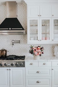 Белая кухня в современном стиле: 11 примеров дизайна, которые вас очаруют 