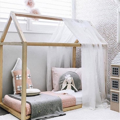 Примеры дизайна детских кроваток в виде домика