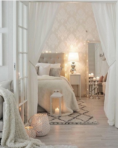Дизайн спальни с цветочными обоями