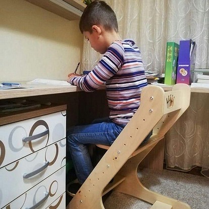 Правильный стул для школьника для дома