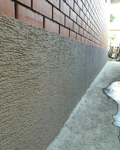 Как наносить короед на фасад: способы и технология оштукатуривания стен