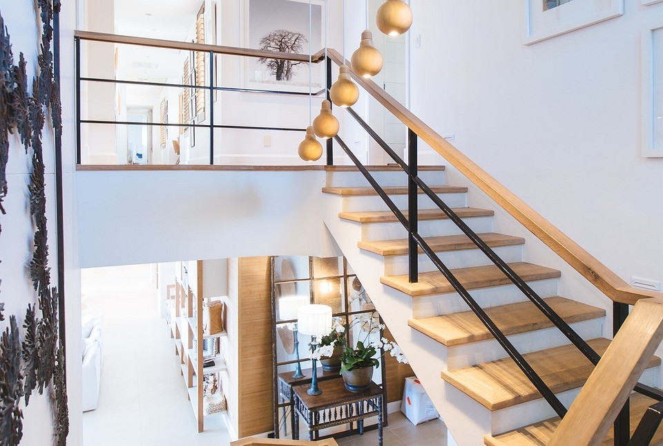 Лестницы на второй этаж деревянные для дома — своими руками!