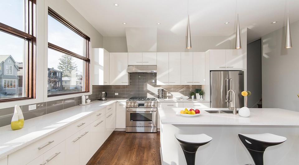 Кухня белый глянец в современном стиле — оформление дизайна и интерьера