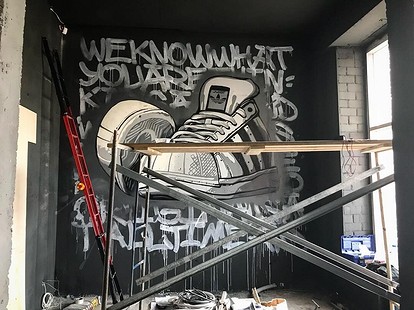 Граффити в интерьере квартиры – идеи росписи стен своими руками