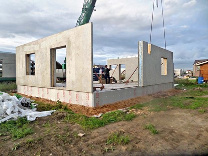 Строительство домов из ЖБИ панелей под ключ: плюсы и минусы, этапы работ, красивые проекты