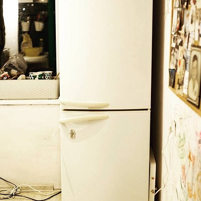 Новая жизнь старого холодильника: перекрашиваем 