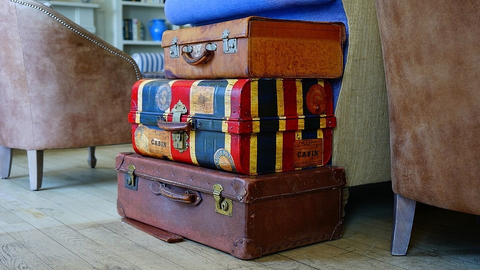 Перекраска старых чемоданов меловой краской - Athena's Life