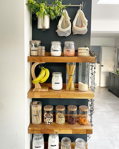 Как заполнить пространство над кухонными шкафами — 13 идей