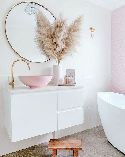 Декор ванной комнаты: выбор стиля, советы и 75 фото примеров