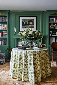 Смело и модно: как оформить гостиную в зеленом цвете