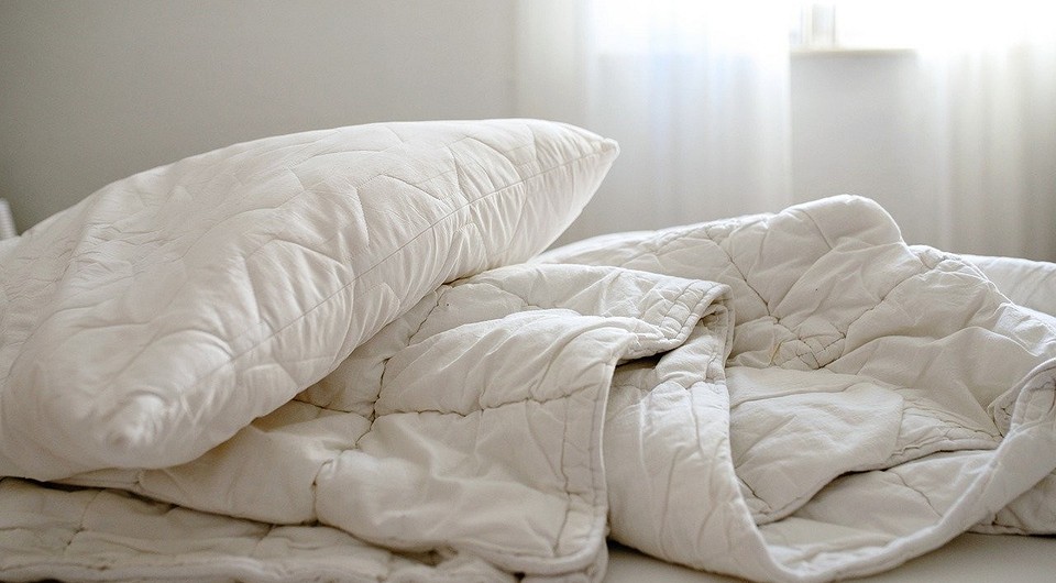 Заправлять постель: когда надо заправлять постель после сна и почему
