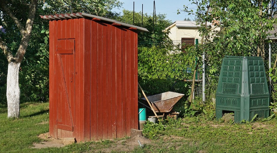 Как оформить уличный туалет на даче, оригинальные фото-идеи дизайна дачного туалета