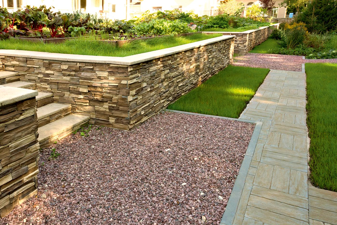 Тротуарная плитка и садовый декор из искусственного камня