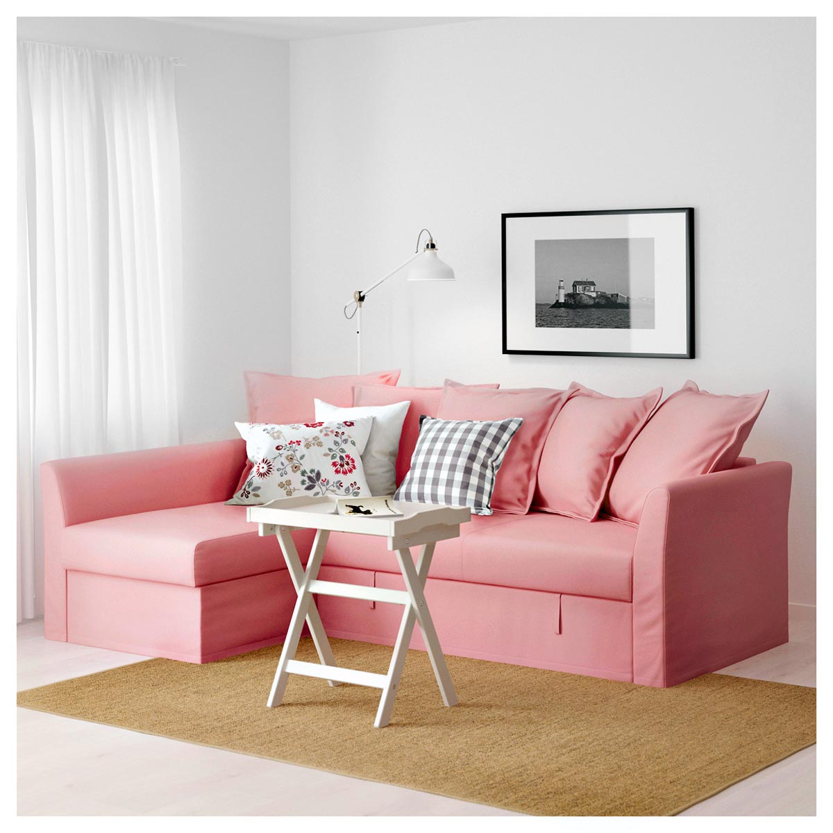 светло розовый диван в интерьере