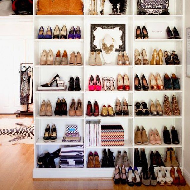 Стильное и оригинальное решение для хранения в квартире женской обуви: фото